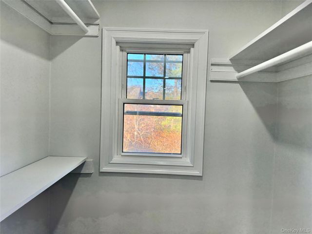 32 Berkshire Road, Great Neck, NY 11023