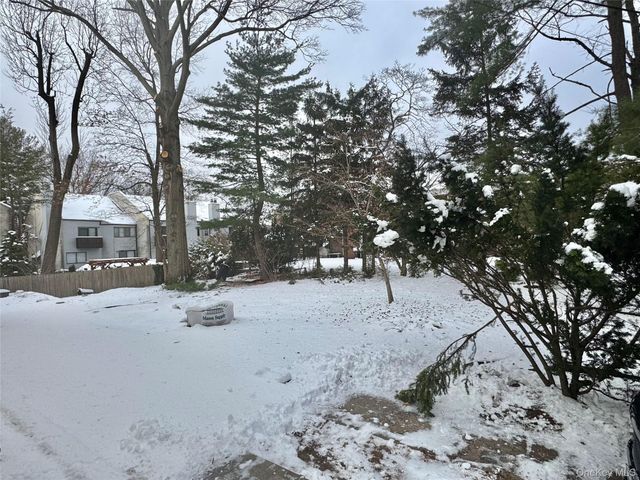 32 Berkshire Road, Great Neck, NY 11023