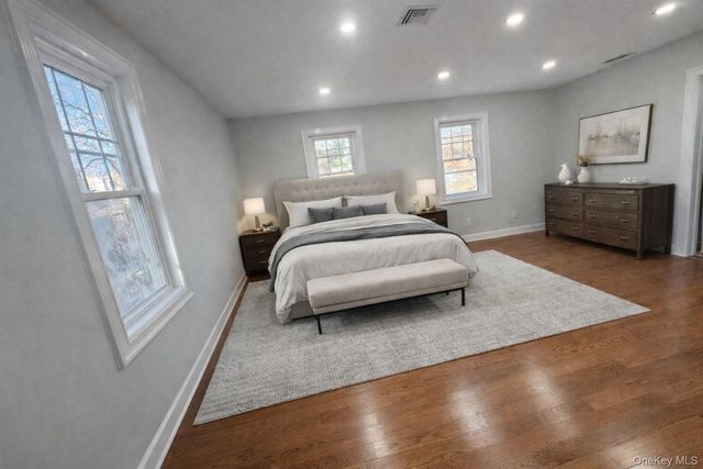 32 Berkshire Road, Great Neck, NY 11023