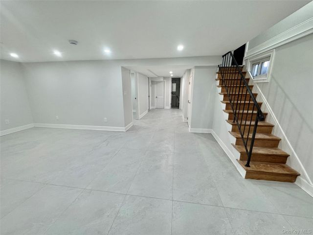 32 Berkshire Road, Great Neck, NY 11023