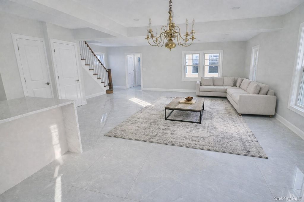 32 Berkshire Road, Great Neck, NY 11023