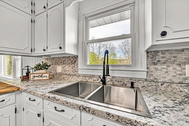 731 BASSETT HEIGHTS RD, Bassett, VA 24055