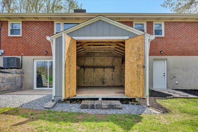 731 BASSETT HEIGHTS RD, Bassett, VA 24055
