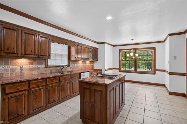 1416 Pine Grove LN, Chesapeake, VA 23321