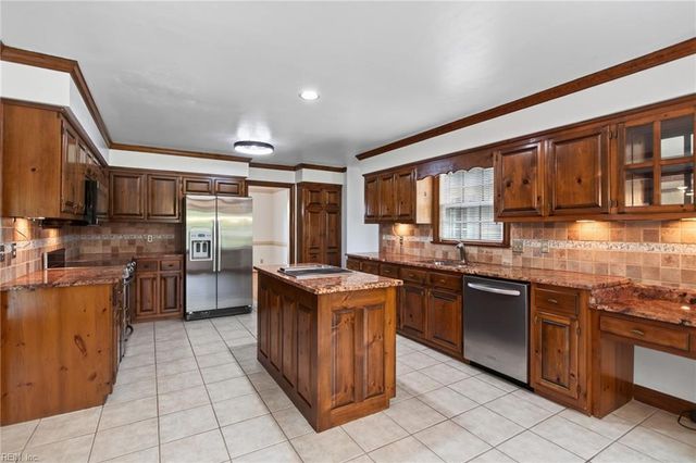 1416 Pine Grove LN, Chesapeake, VA 23321