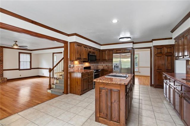 1416 Pine Grove LN, Chesapeake, VA 23321