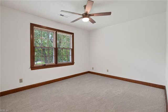 1416 Pine Grove LN, Chesapeake, VA 23321