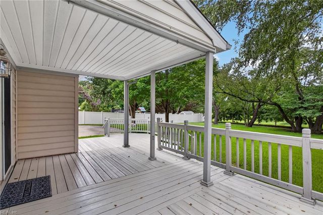 1416 Pine Grove LN, Chesapeake, VA 23321