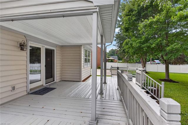 1416 Pine Grove LN, Chesapeake, VA 23321