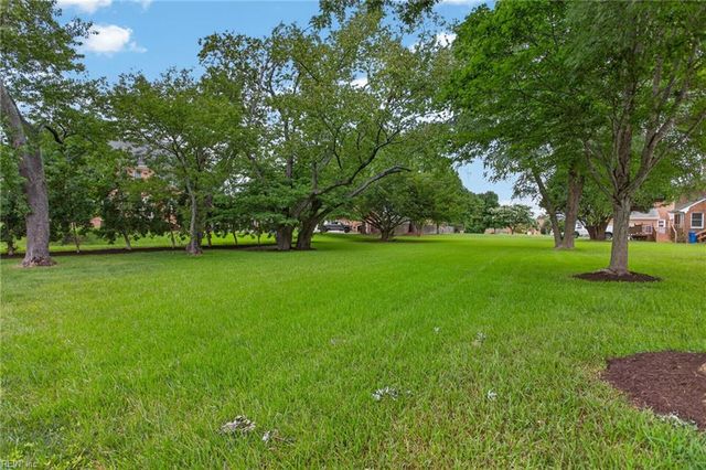 1416 Pine Grove LN, Chesapeake, VA 23321