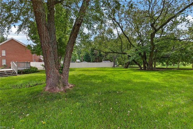 1416 Pine Grove LN, Chesapeake, VA 23321