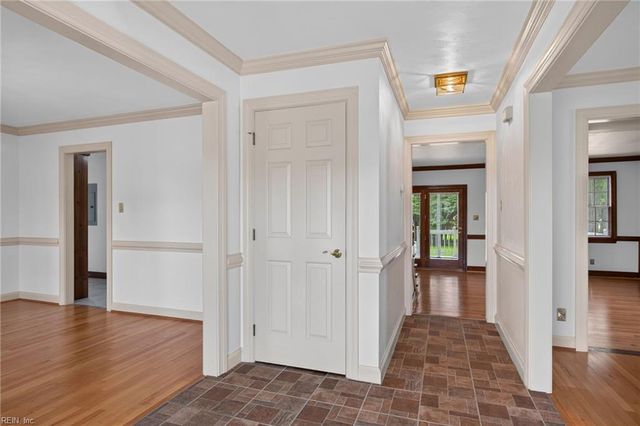 1416 Pine Grove LN, Chesapeake, VA 23321