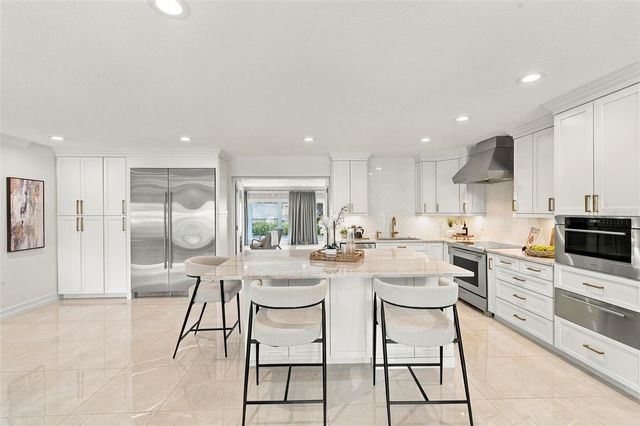 3905 FONTAINEBLEAU DRIVE, Tampa, FL 33634
