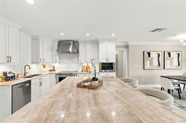 3905 FONTAINEBLEAU DRIVE, Tampa, FL 33634
