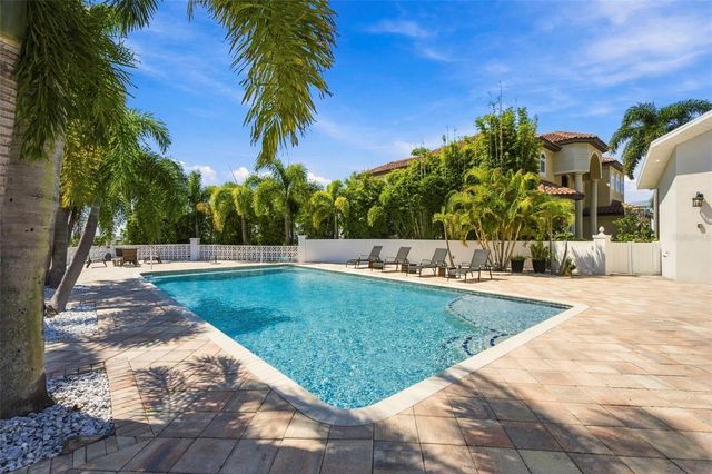 3905 FONTAINEBLEAU DRIVE, Tampa, FL 33634