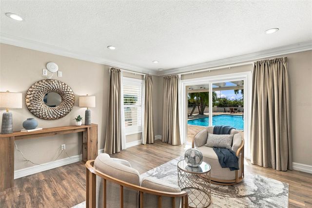 3905 FONTAINEBLEAU DRIVE, Tampa, FL 33634