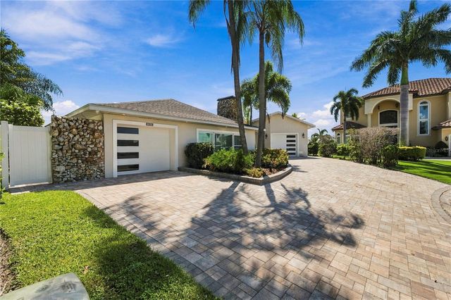 3905 FONTAINEBLEAU DRIVE, Tampa, FL 33634