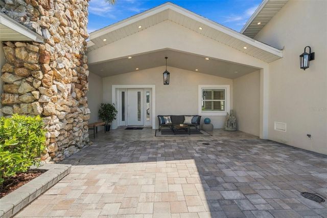 3905 FONTAINEBLEAU DRIVE, Tampa, FL 33634
