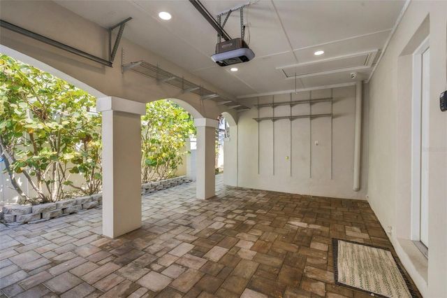 3905 FONTAINEBLEAU DRIVE, Tampa, FL 33634