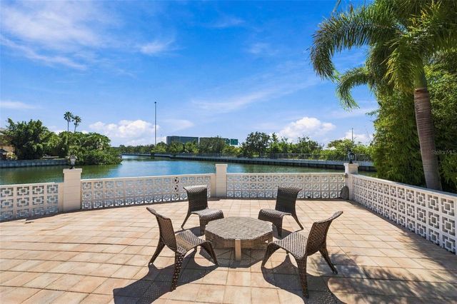 3905 FONTAINEBLEAU DRIVE, Tampa, FL 33634