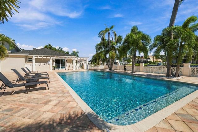 3905 FONTAINEBLEAU DRIVE, Tampa, FL 33634
