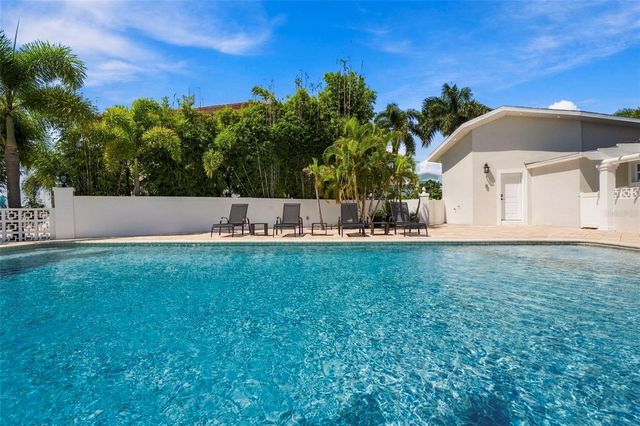 3905 FONTAINEBLEAU DRIVE, Tampa, FL 33634