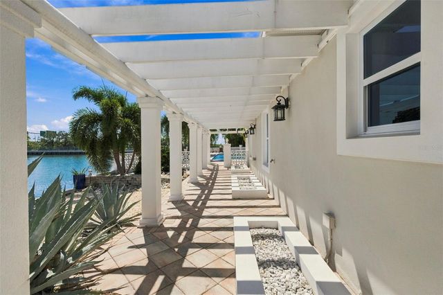 3905 FONTAINEBLEAU DRIVE, Tampa, FL 33634