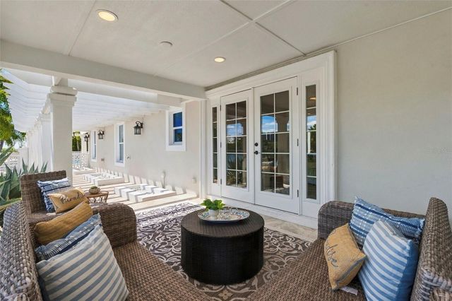 3905 FONTAINEBLEAU DRIVE, Tampa, FL 33634