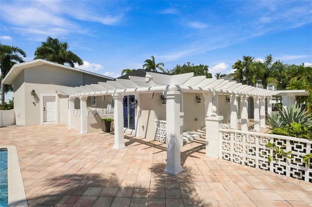 3905 FONTAINEBLEAU DRIVE, Tampa, FL 33634