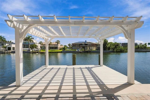 3905 FONTAINEBLEAU DRIVE, Tampa, FL 33634
