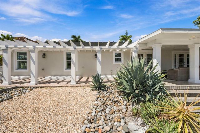 3905 FONTAINEBLEAU DRIVE, Tampa, FL 33634