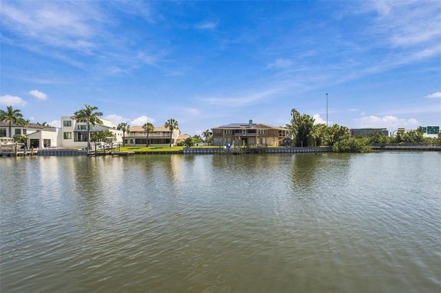 3905 FONTAINEBLEAU DRIVE, Tampa, FL 33634