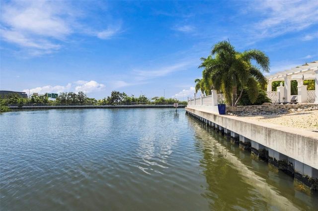3905 FONTAINEBLEAU DRIVE, Tampa, FL 33634