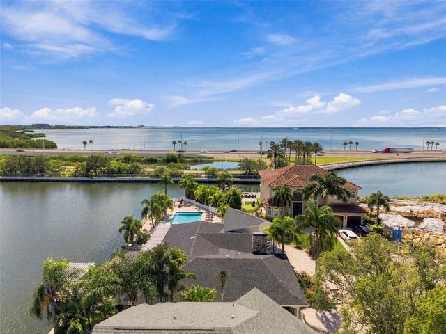 3905 FONTAINEBLEAU DRIVE, Tampa, FL 33634