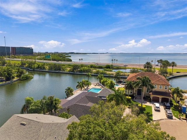 3905 FONTAINEBLEAU DRIVE, Tampa, FL 33634