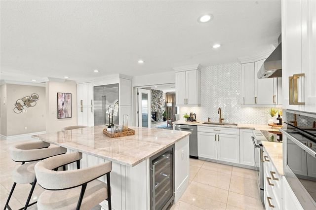 3905 FONTAINEBLEAU DRIVE, Tampa, FL 33634