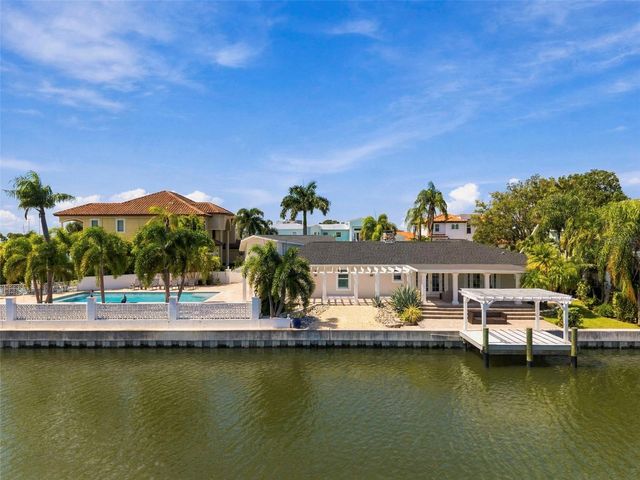 3905 FONTAINEBLEAU DRIVE, Tampa, FL 33634