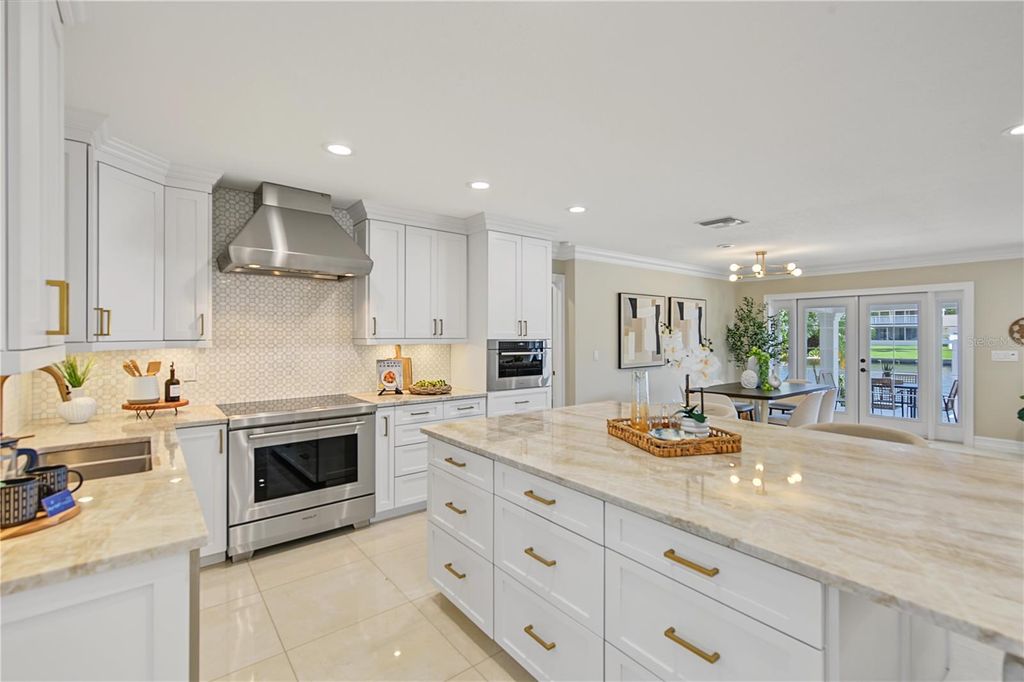 Image 6 of property listing at 3905 FONTAINEBLEAU DRIVE, Tampa, FL 33634