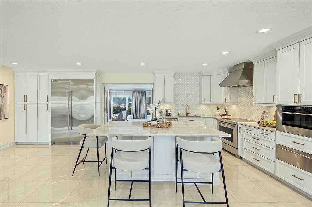 Image 7 of property listing at 3905 FONTAINEBLEAU DRIVE, Tampa, FL 33634