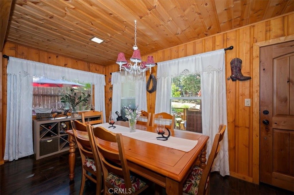 Image 12 of property listing at 39252 Mohawk, Fawnskin, CA 92333