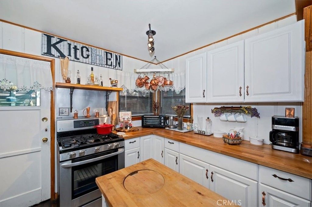 Image 14 of property listing at 39252 Mohawk, Fawnskin, CA 92333