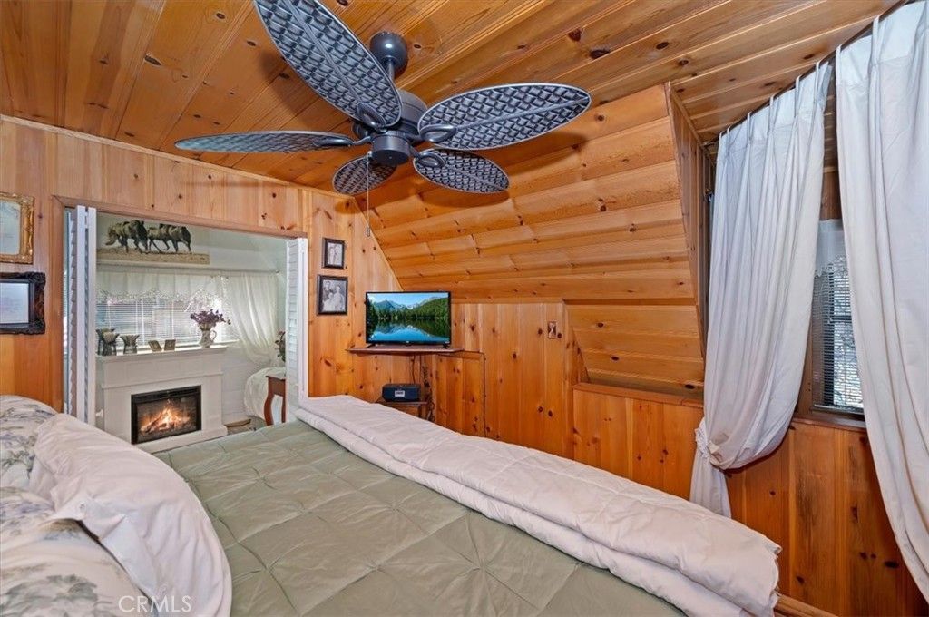 Image 18 of property listing at 39252 Mohawk, Fawnskin, CA 92333