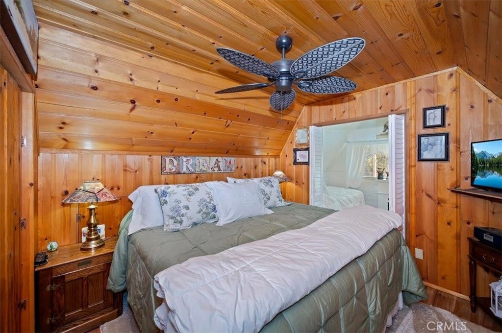Image 19 of property listing at 39252 Mohawk, Fawnskin, CA 92333