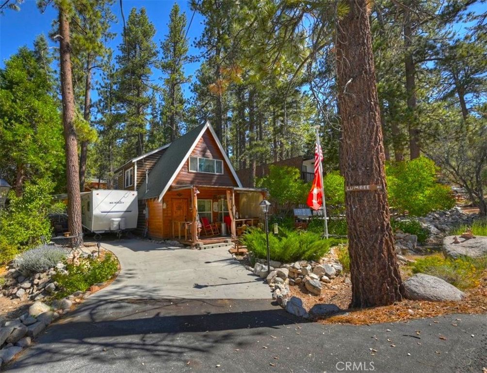Image 2 of property listing at 39252 Mohawk, Fawnskin, CA 92333