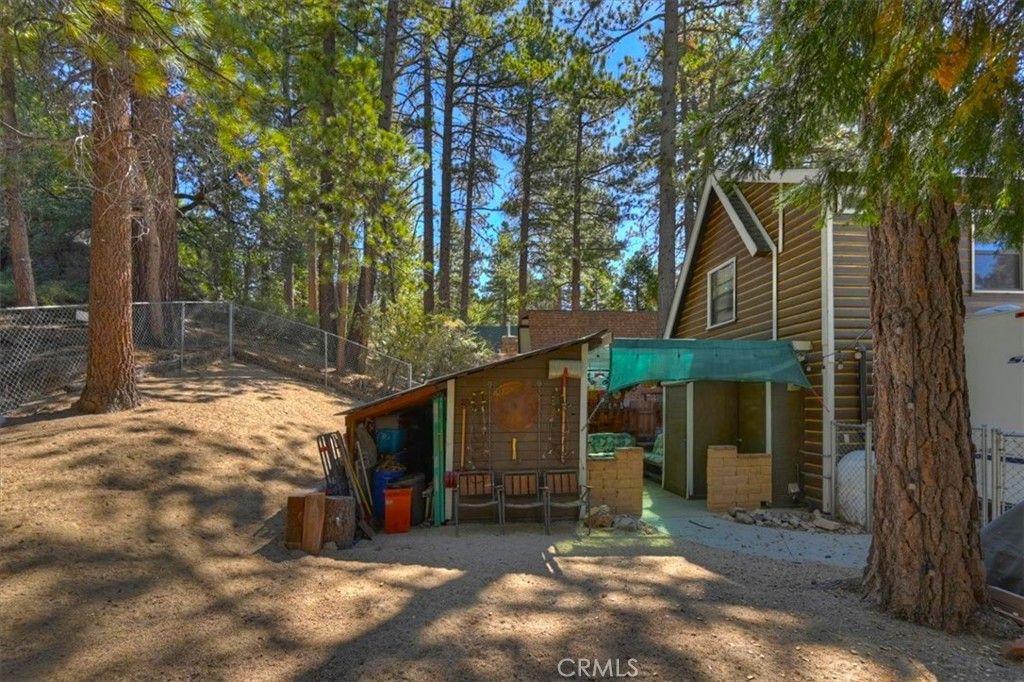 Image 27 of property listing at 39252 Mohawk, Fawnskin, CA 92333