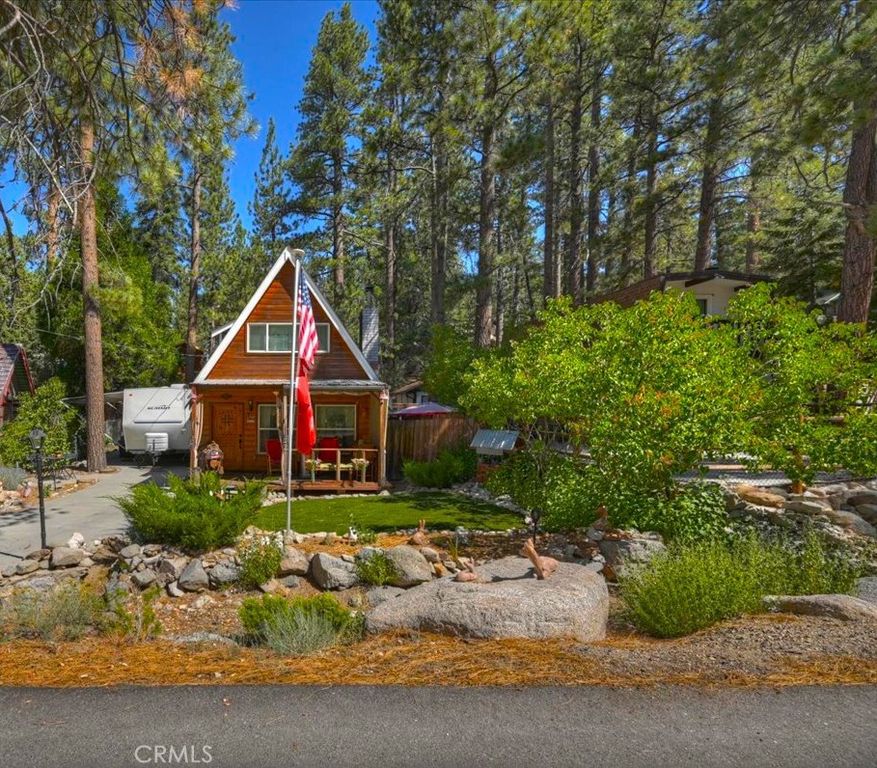 Image 28 of property listing at 39252 Mohawk, Fawnskin, CA 92333