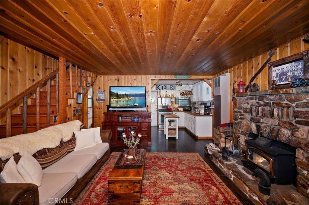 Image 7 of property listing at 39252 Mohawk, Fawnskin, CA 92333