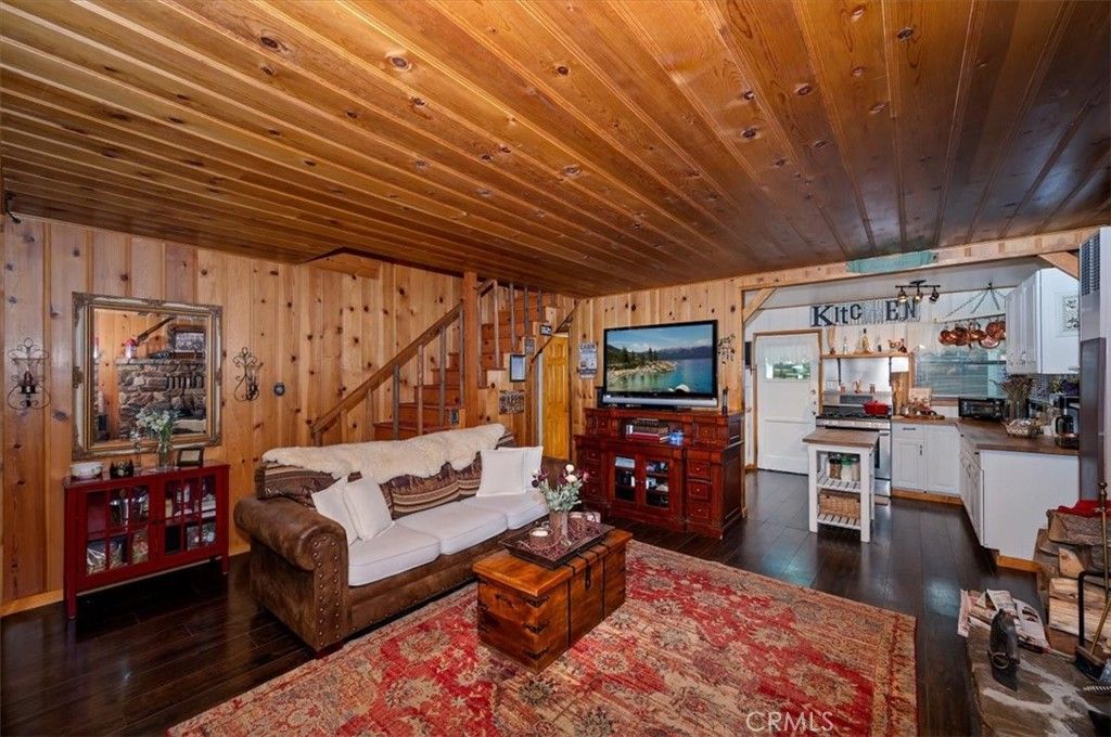 Image 8 of property listing at 39252 Mohawk, Fawnskin, CA 92333