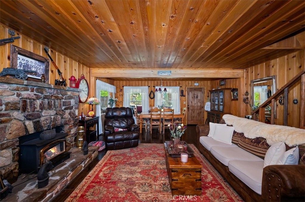 Image 9 of property listing at 39252 Mohawk, Fawnskin, CA 92333