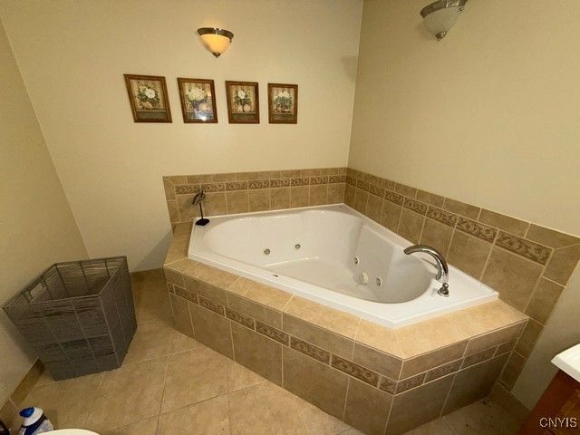 4050 Elmcrest Road, Salina, NY 13090